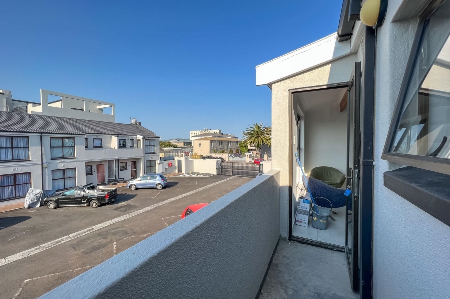 2 Bedroom Property for Sale in Bloubergrant Western Cape